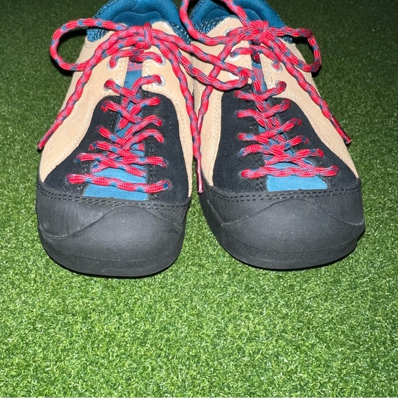 Keen women’s lace up jasper rocks sneaker in fjord blue, safari, & red - Picture 7 of 16